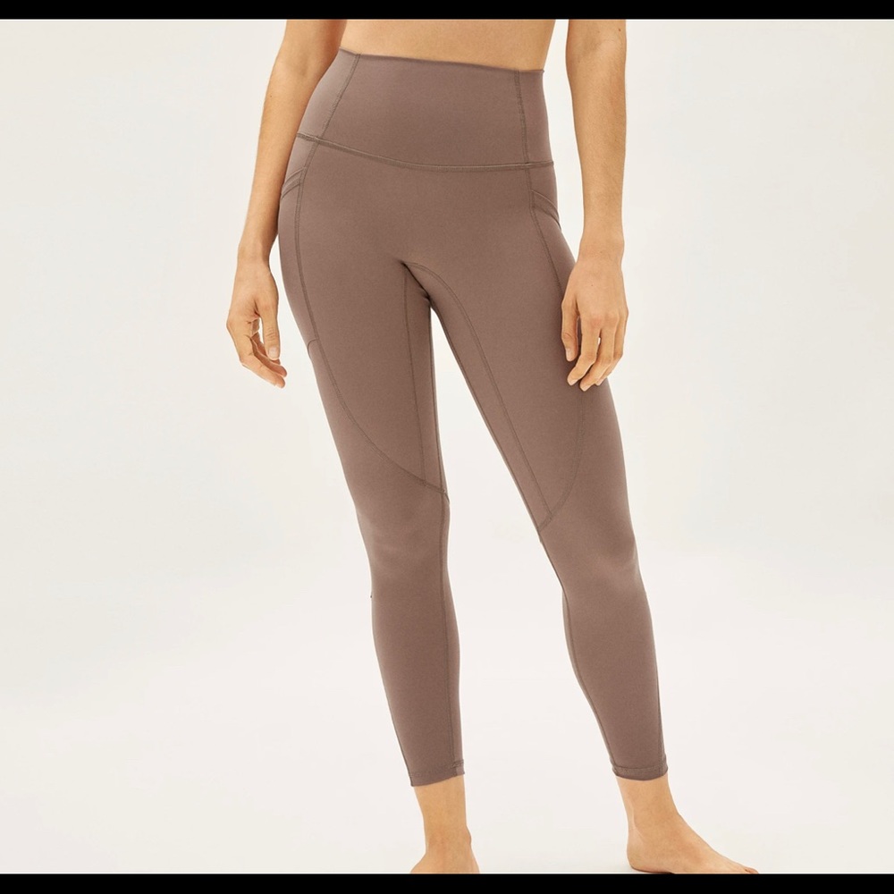 Everlane Perform Pocket Legging in Sand Dune